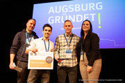 Gewinner "FarmAct" des Idea Slam 2019 bei "Augsburg gründet!" (v.l.n.r. Stefan Schimpfle, DZ.S, Fabio Bove und Daniel Janku, FarmAct und Angelina Märkl, B4B Schwaben)