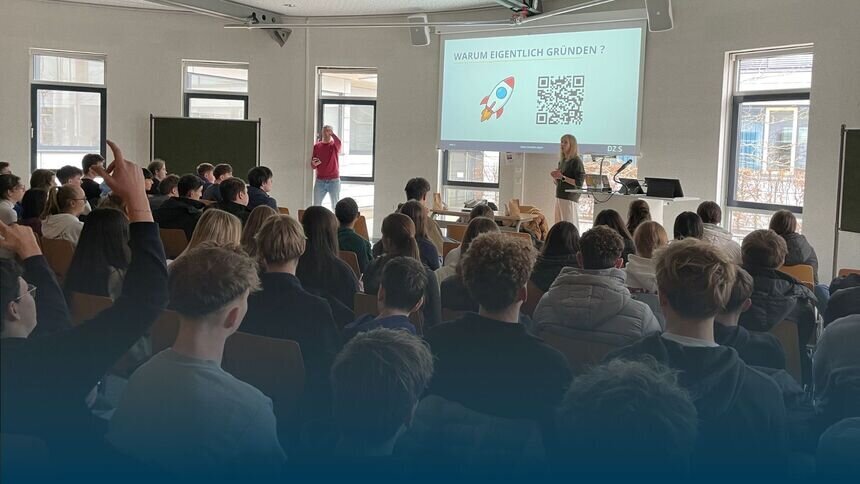 Julia Leifeld beim Kick-off am Gymnasium in Königsbrunn I Bild: DZ.S
